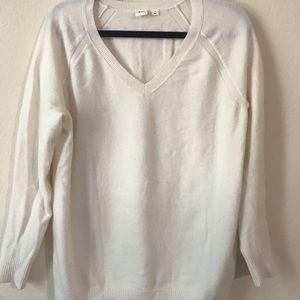 GAP | Cream v neck sweater